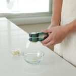 Kitchen Gadgets Multifunctional 2-in-1 Garlic Press Household Garlic Masher - Image 6